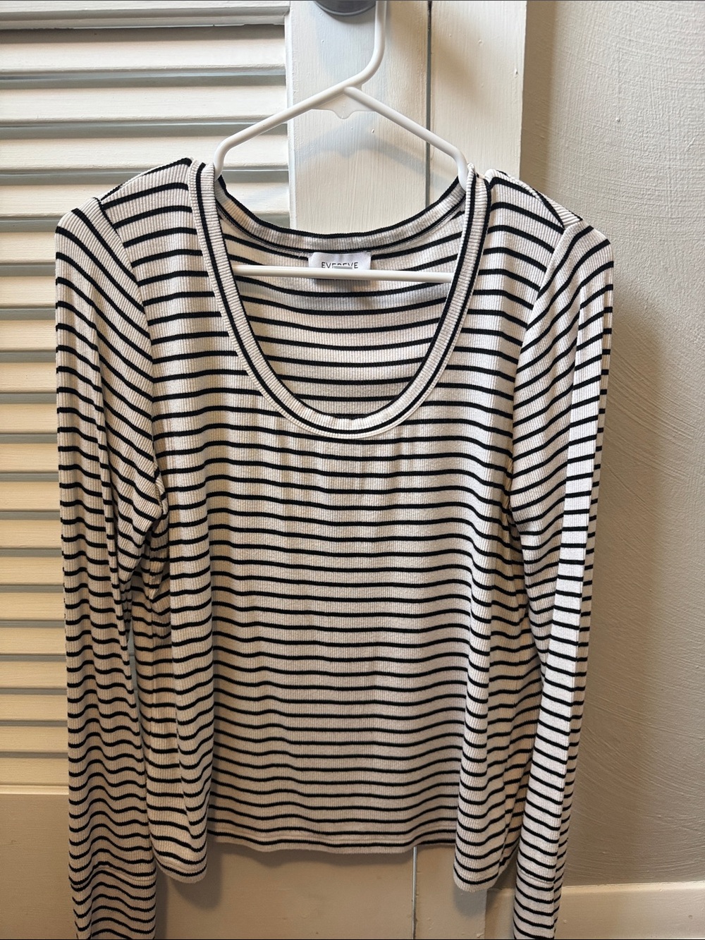 Evereve Black and White Striped Long Sleeve Scoop Neck Tee